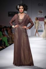 Model walk the ramp for Paras and Shalini Show at Wills Lifestyle India Fashion Week 2012 day 1 on 6th Oct 2012 (36).JPG